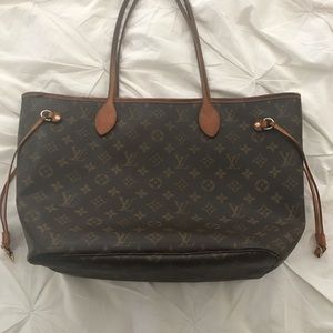 NEVER FULL BAG AUTHENTIC. USED.